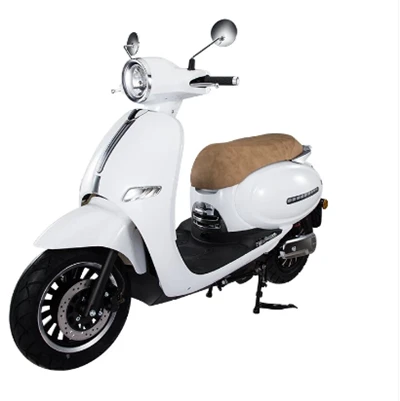 Witte nieuwe elektrische scooter